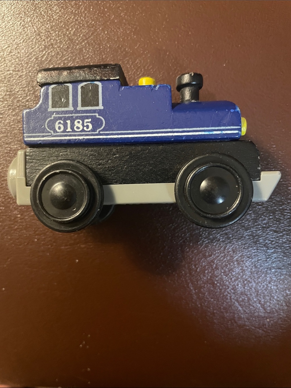 KidKraft Thomas Wooden Train Car Locomotive Engine Wood Toy Magnetic 6185 Blue